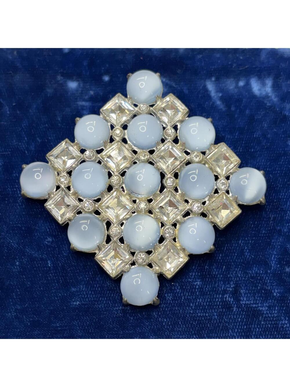 Light blue cats eye & rhinestone brooch vintage 60s/70s